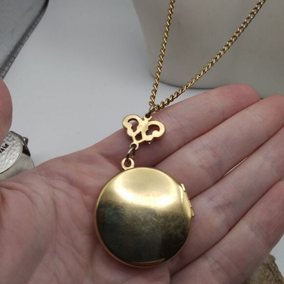 Antique gold filled amulet fleur de LIS necklace - Picture 3 of 3